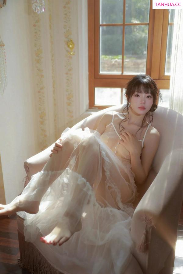 佘贝拉  [XiuRen]高清写真图 2025.09.24 No.10799 佘贝拉Bella 连衣短裙第38张图片